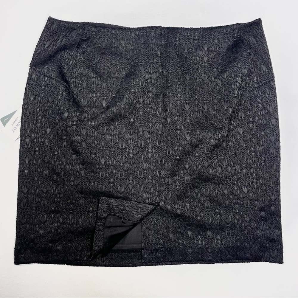 Lyssé Lace Stretch Mini Skirt Black Size 1X (18 - 20) - Picture 2 of 10